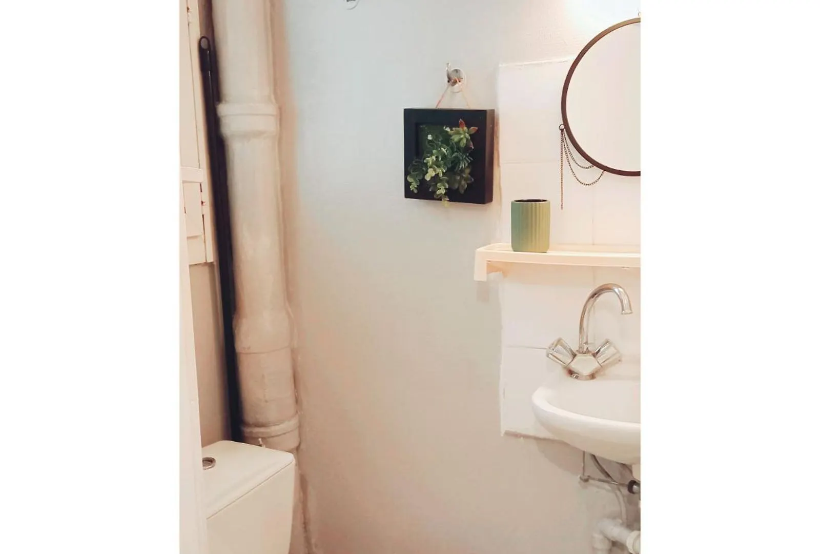 Car17-0G Apartment Paris
