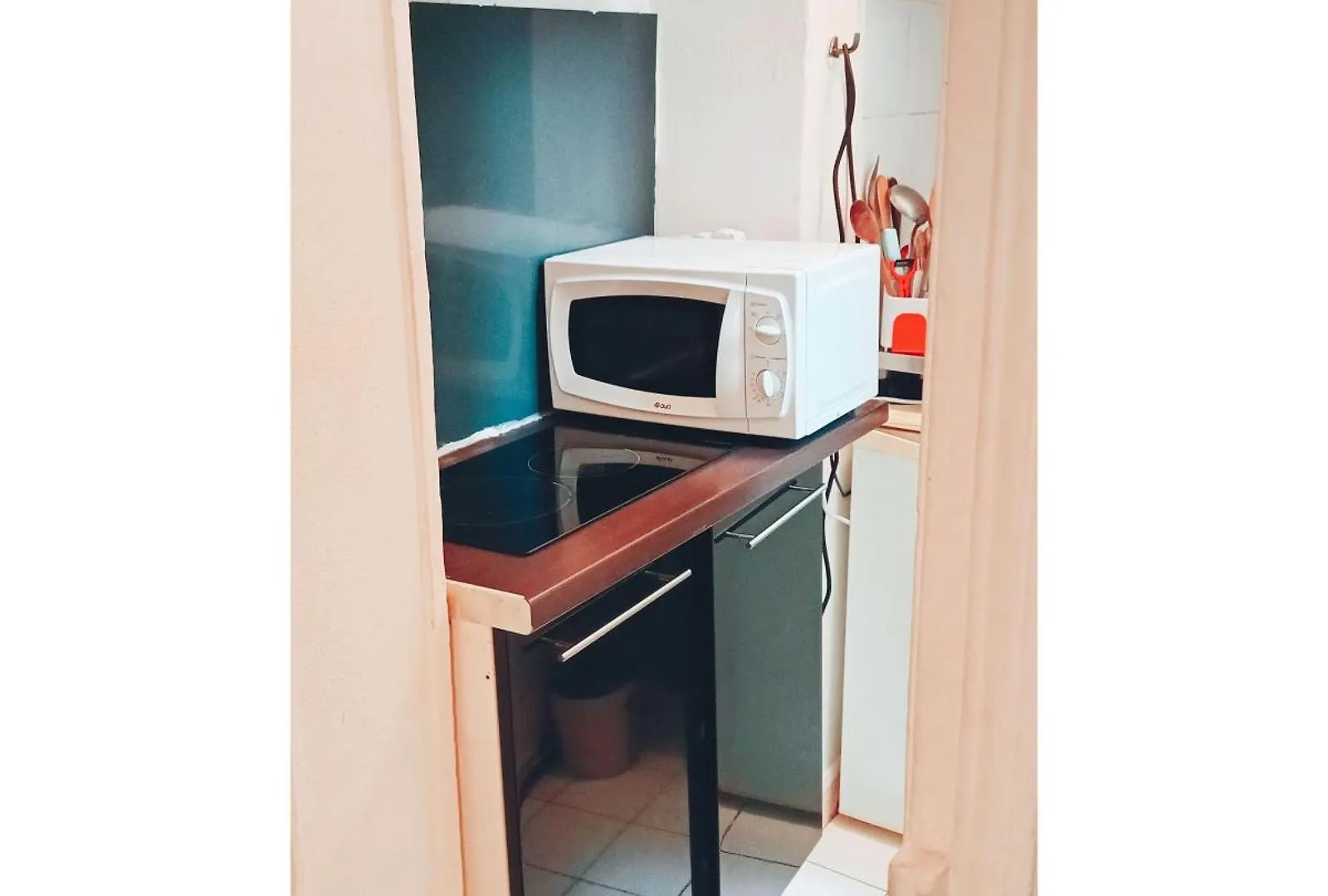 Car17-0G Apartment Paris