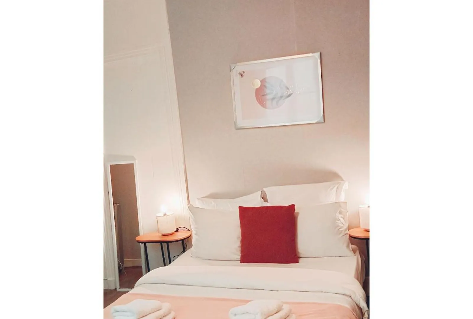 Car17-0G Apartment Paris